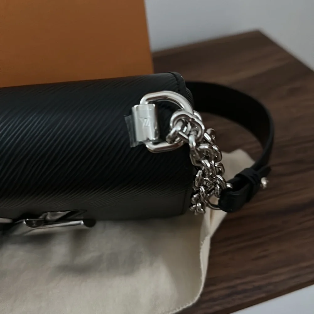 Louis Vuitton LV twist lock PM chain black bag - Picture 4 of 11